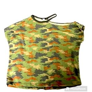 CY Fashion Off the one shoulder camouflage tee size large